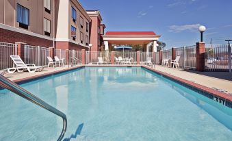 Holiday Inn Express & Suites Forest