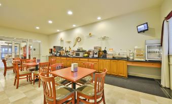 Best Western Limestone Inn  Suites