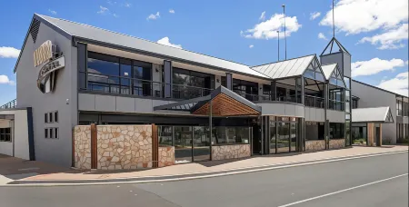 Berri Hotel Отели рядом с достопримечательностью «Lake Bonney»