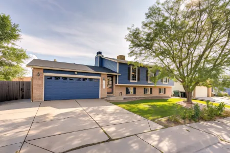 Furnished Deck + Fire Pit: Thornton Family Retreat