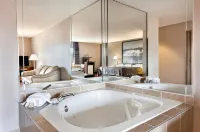 Super 8 by Wyndham Niagara Falls ON