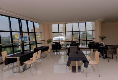 Restaurant G.N.S Hotel Kampala Photo