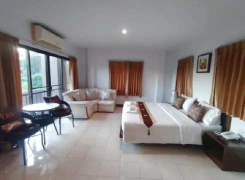 程逸阿里納度假村和酒店 鄰近程逸皇家大學的酒店