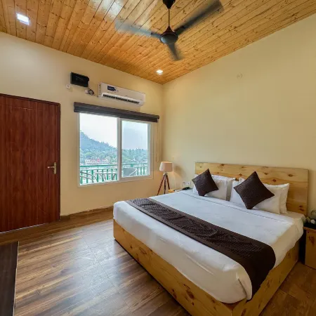 The Leisure Cave on the Ganges