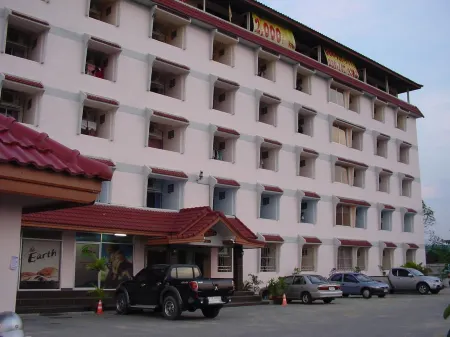 Earth Mansion Sai 5 Отели рядом с достопримечательностью «Wat Samphran»