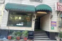 The Metropolis Guest House Near RK Ashram Metro Station