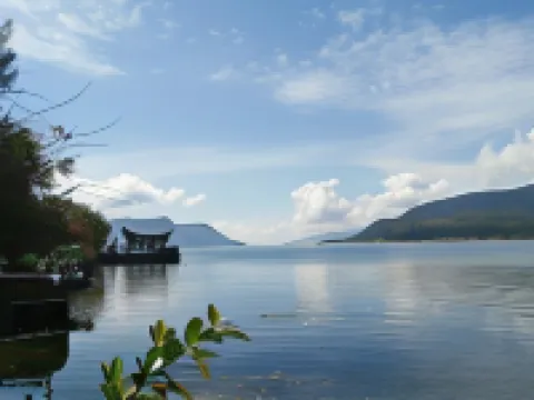 Zoé’s Paradise Waterfront Hotel Hoteles en Simanindo