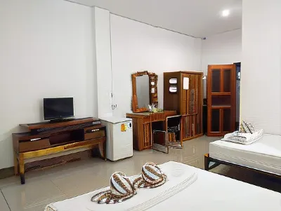 Hom Pho Gusethouse Hotels near ຄ້າຍເກົ່າທະຫານຝຮັ່ງ Fort Carnot