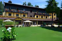 Parco dei Pini - Sila Wellness Hotel فنادق في Bocca di Piazza