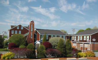 Lamies Inn & the Old Salt Tavern