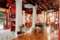 Baan Lhang Wangh, house behind the palace