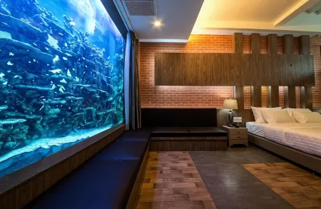 V20 Boutique Jacuzzi Hotel