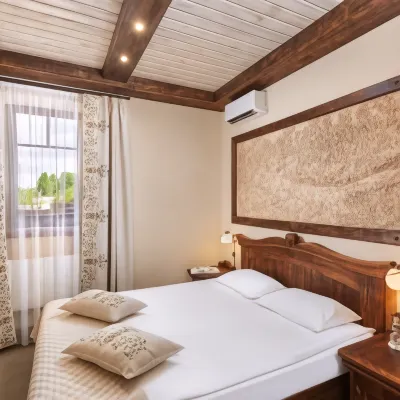 Estate, Mini Hotel