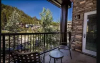 Location and Comfort - One Bedroom Ski In / Ski out, Hot Tub and Fire Pit