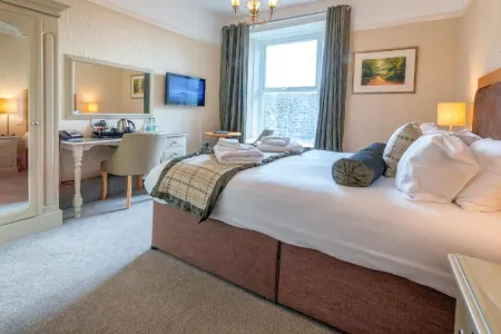 Wolfscastle Country Hotel Отели в г. Радбакстон