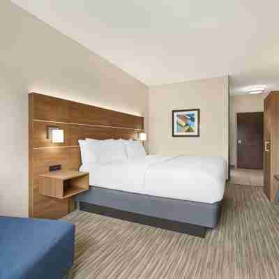 Holiday Inn Express & Suites AKRON REGIONAL AIRPORT AREA by IHG Rooms