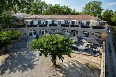 Domaine de la Mautanne Hotels in Sainte-Tulle