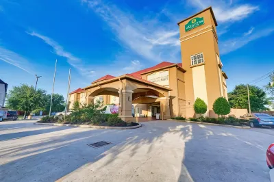 La Quinta Inn & Suites by Wyndham Houston Hobby Airport Các khách sạn gần Sân bay Hobby