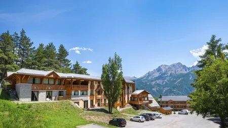 Sowell Family les Bergers Отели рядом с достопримечательностью «Couvent Saint Jean de Matha»