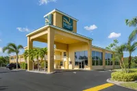 Quality Inn Bradenton North I-75 Hotels near Walgreens