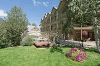 Riverfront, Blocks to Ski - Mtn Views, Hot Tub at Viking Lodge 217 Condo