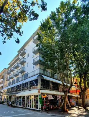 Lively Hotel