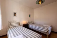 Casa do Pedro by Acasadascasas
