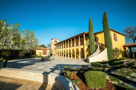 CaliPaso Winery & Villa