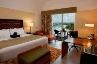 Radisson Aquatica Resort Barbados Hoteles cerca de Globe Drive-In