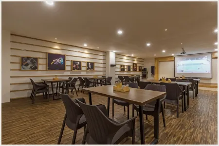 Hotel Green Field Отели в г. Сатара