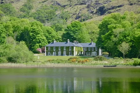 Delphi Lodge Отели в г. Tully Beg