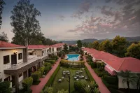 Country Inn Tarika Riverside Resort Jim Corbett - プール