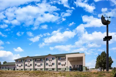 Super 8 by Wyndham Pueblo