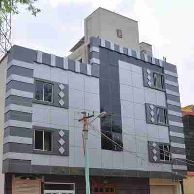 C M Hotel Hotel Exterior