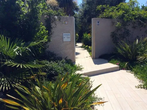 Self-contained accommodation in a beautiful villa with swimming pool, a true haven of peace