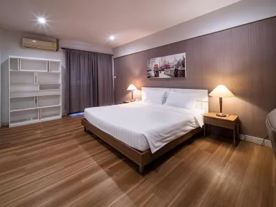 Crystal Resort Hotels near Wat La Lom Pho