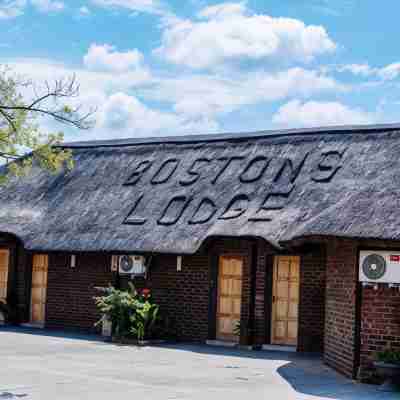 Bostons Lodge & Restaurant Hotel Exterior