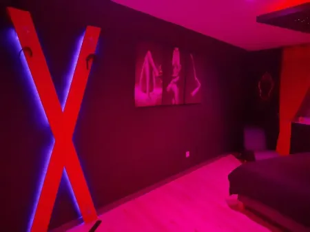 L'escale du Desir Love Room spa Privatif Отели рядом с достопримечательностью «Calais Lighthouse»