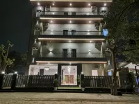 Emerald Suites