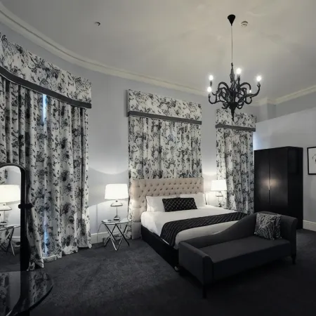 Largs Pier Hotel