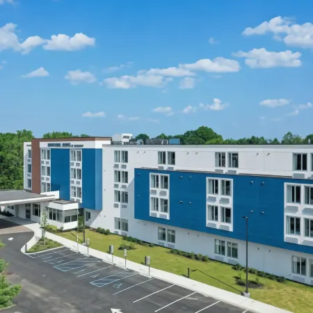 SpringHill Suites Woodbridge Отели рядом с достопримечательностью «Perth Amboy City Hall»