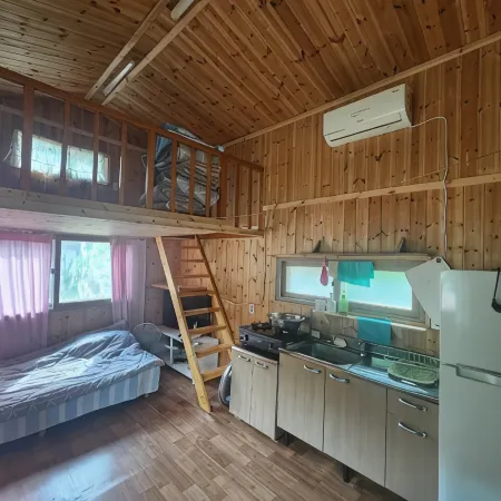 Wonju Gamaksan Hwangtobang Pension Отели рядом с достопримечательностью «Храм Пэклёнса»