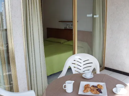 Apartamentos Maria Victoria Отели рядом с достопримечательностью «Л'Илья де Бенидорм»