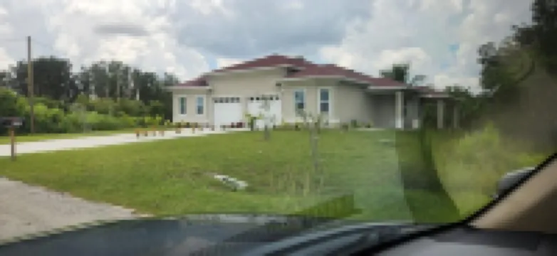 Modern Place,  3-bedroom house with WiFi, AC, spacious in welcoming Lehigh Acres