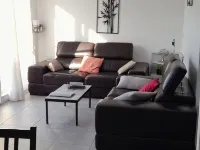 Gîte Thym Dans Campagne Gardoise 5 à 6 Couchages Avec Terrasse+jardinet Clôturé Hôtels à : Combas