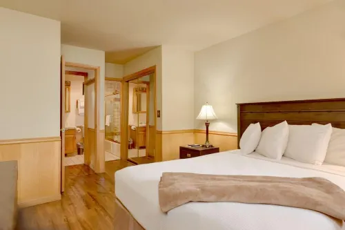 Lake/Beach Front Resort- Pool, Hot Tub, BBQ #28