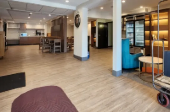 คอมฟอร์ต อินน์ แอนด์ สวีทส์ ชาโคปี ดาวน์ทาวน์ แอเรีย โรงแรมในShakopee