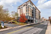 2BR Condo with Balcony, Free Tix, Walk to Downtown - Bungalows