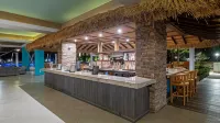 Coconut Bay Beach Resort & Spa All Inclusive - bar