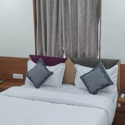 โรงแรม จัสราจ โรงแรมใกล้มัสยิดสิฑีพาเศียร